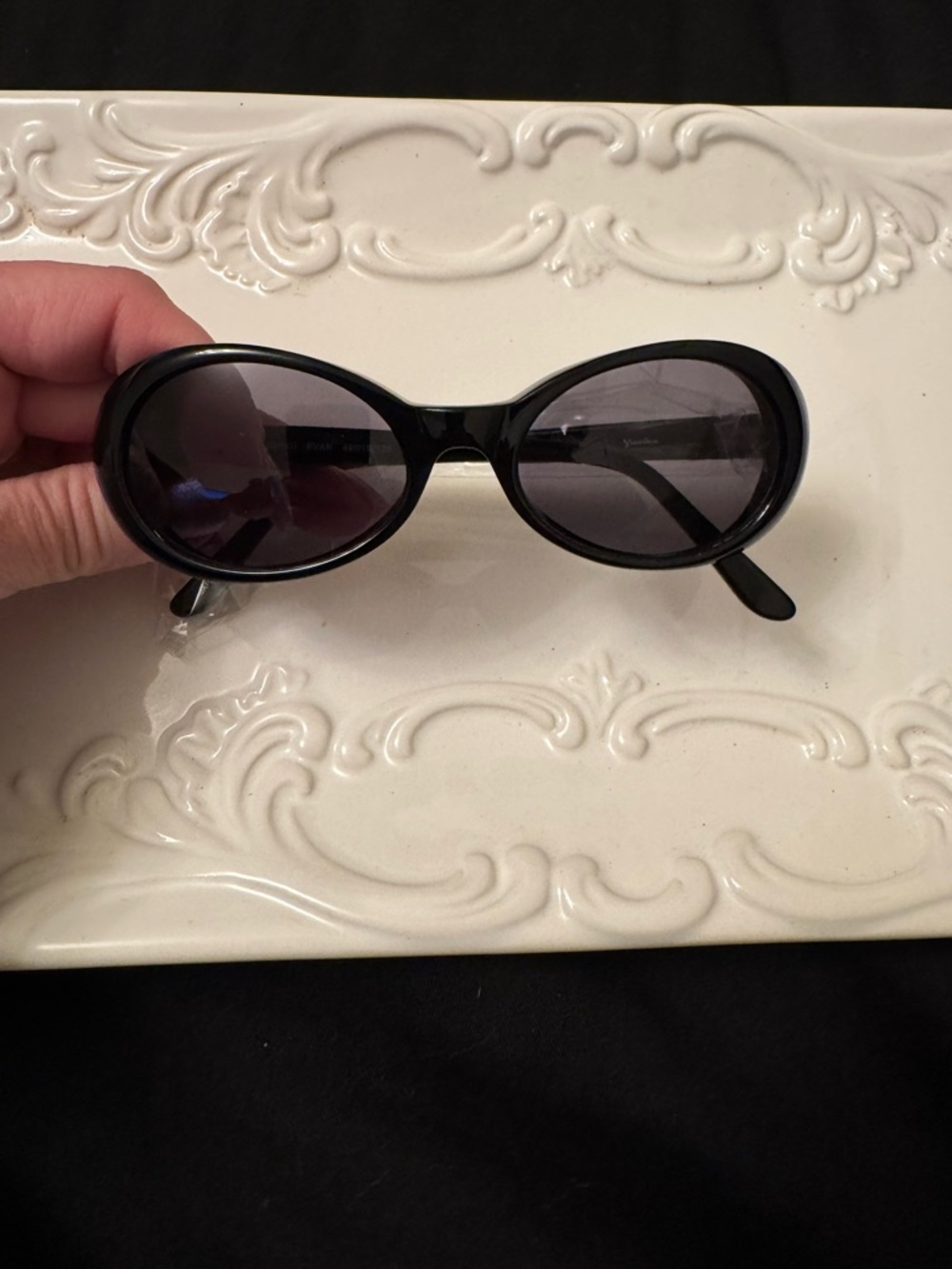 Classic Yuniku Black Oval Sunglasses with Dark Lenses